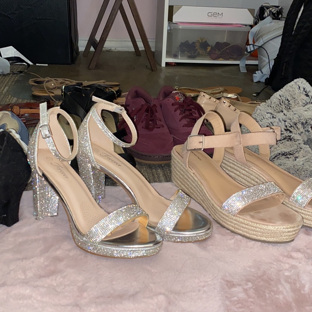 Multiple size 10-10.5 shoes - Picture 2 of 4